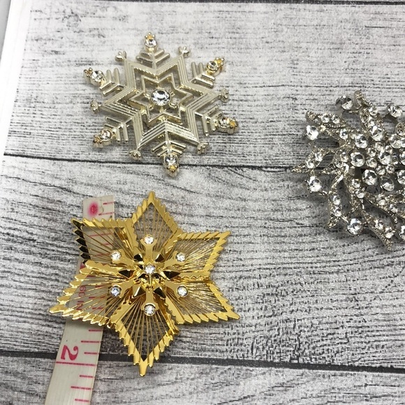 Bundle lot 3 vintage rhinestone statement brooches Monet and more - Picture 10 of 11